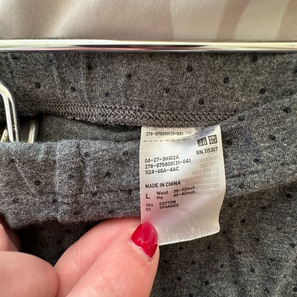 Uniqlo Gray Polka Dot Leggings, Size L - Picture 3 of 3
